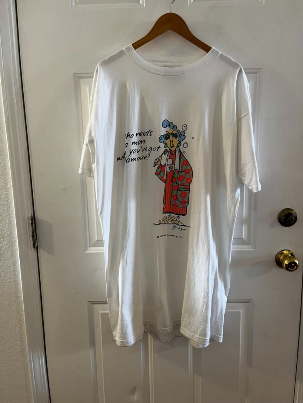 Shoebox Unisex Who Needs A Man When You've Got Glamour White Tee Shirt One Size